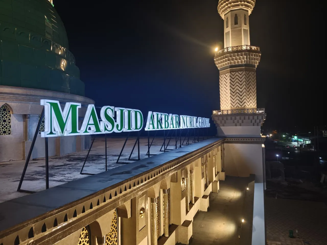 Masjid Akbar Nurul Cholil